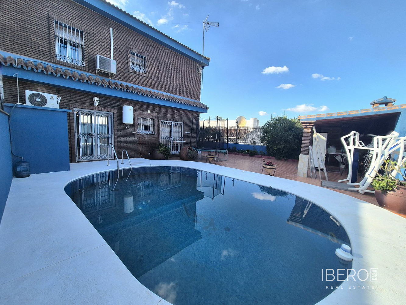 Prodej domu 180 m² s pozemkem 320 m² — photo 2