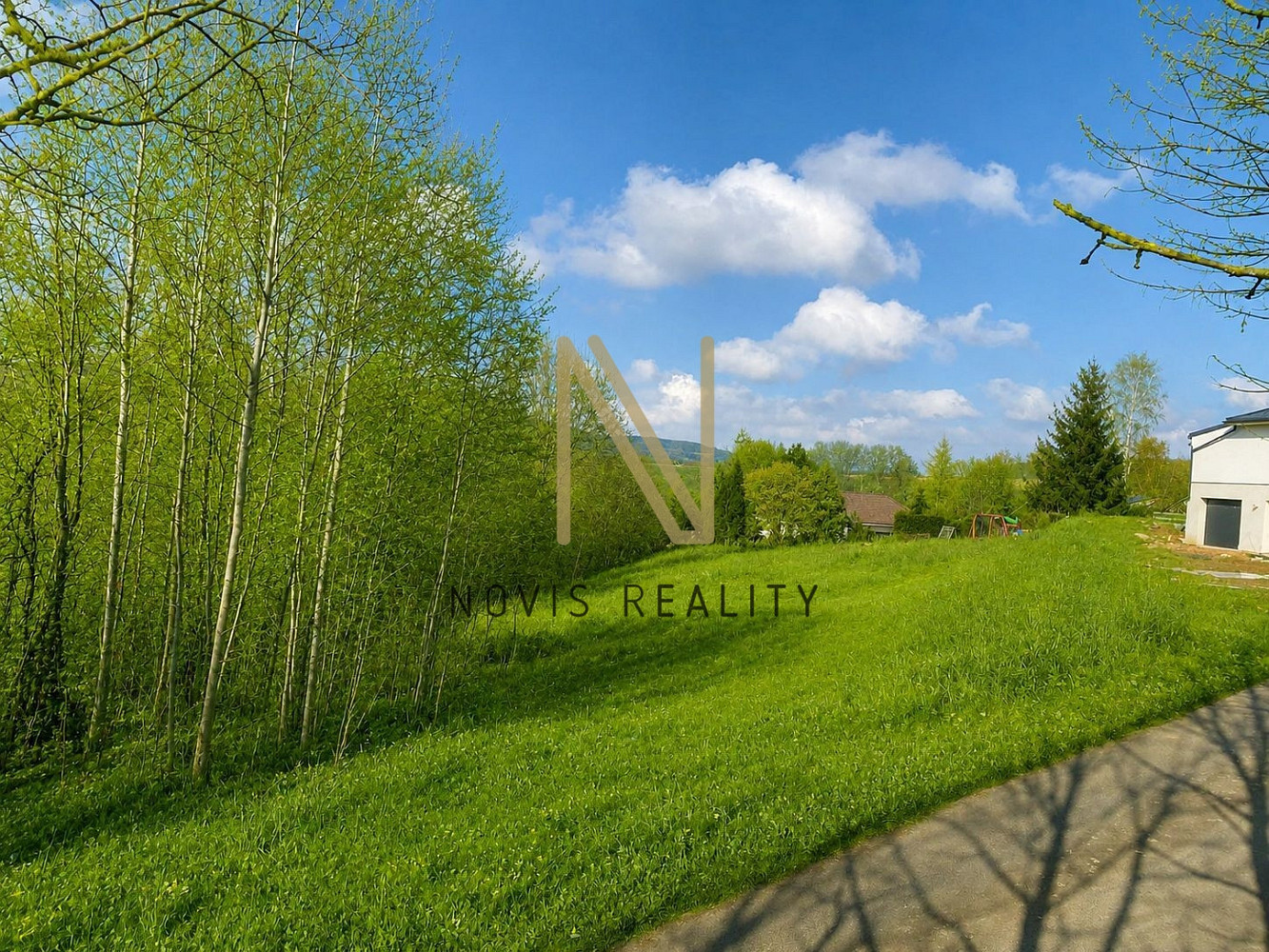 Prodej stavebního pozemku 2 050 m² – fotografie 3