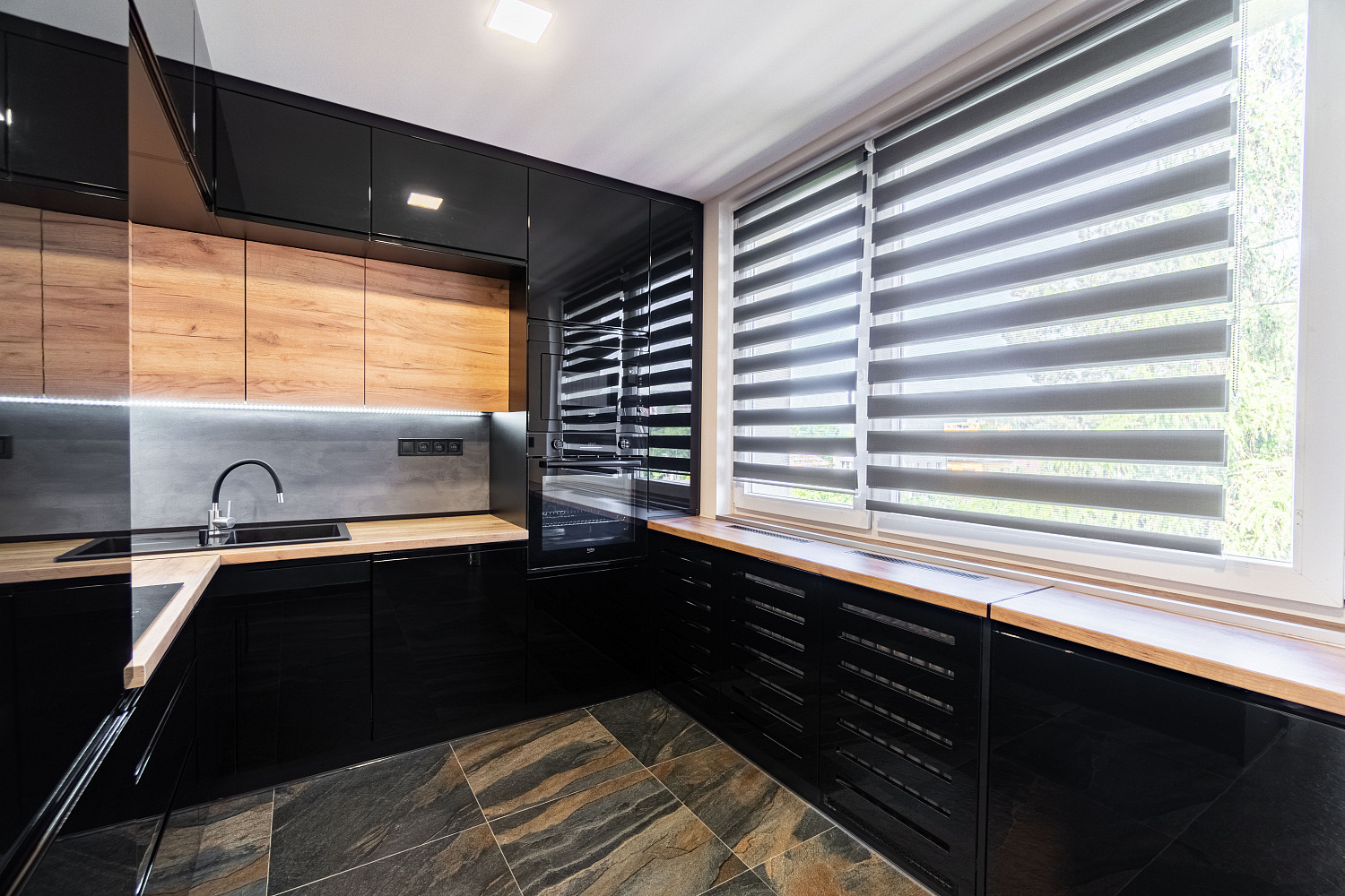 Pronájem bytu 2+1 54 m² – pohled 2