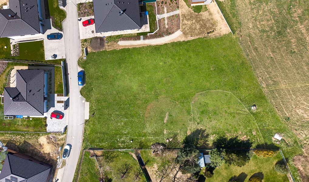 Prodej stavebního pozemku 848 m², Hosín – náhled fotky 5