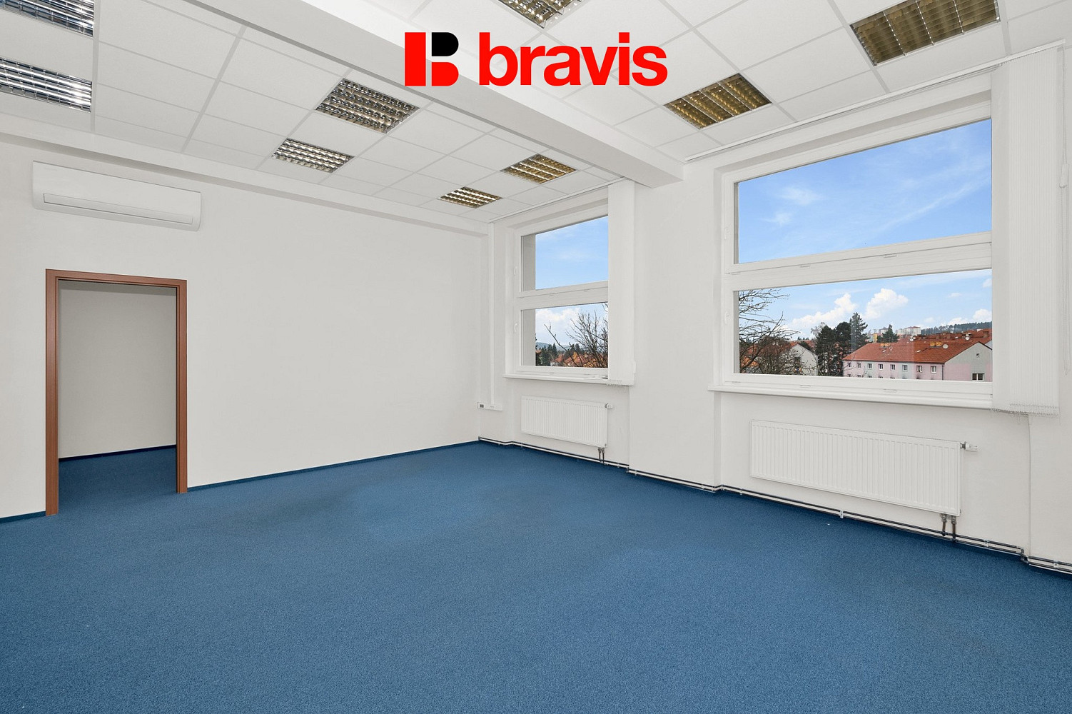 Pronájem kanceláře 1 385 m² — photo 2