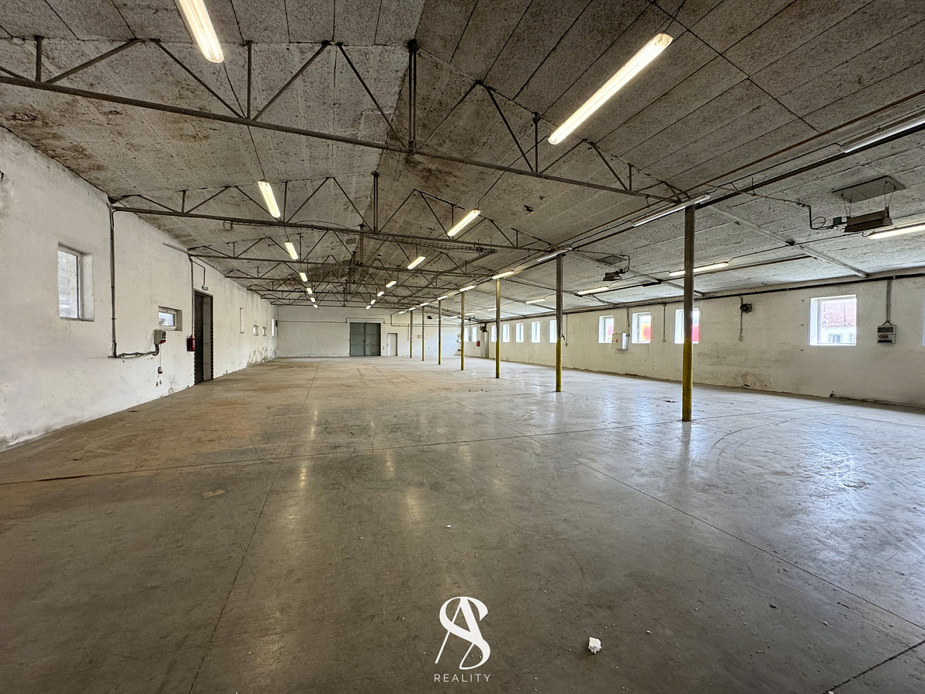Pronájem skladovacích prostor 1 354 m²