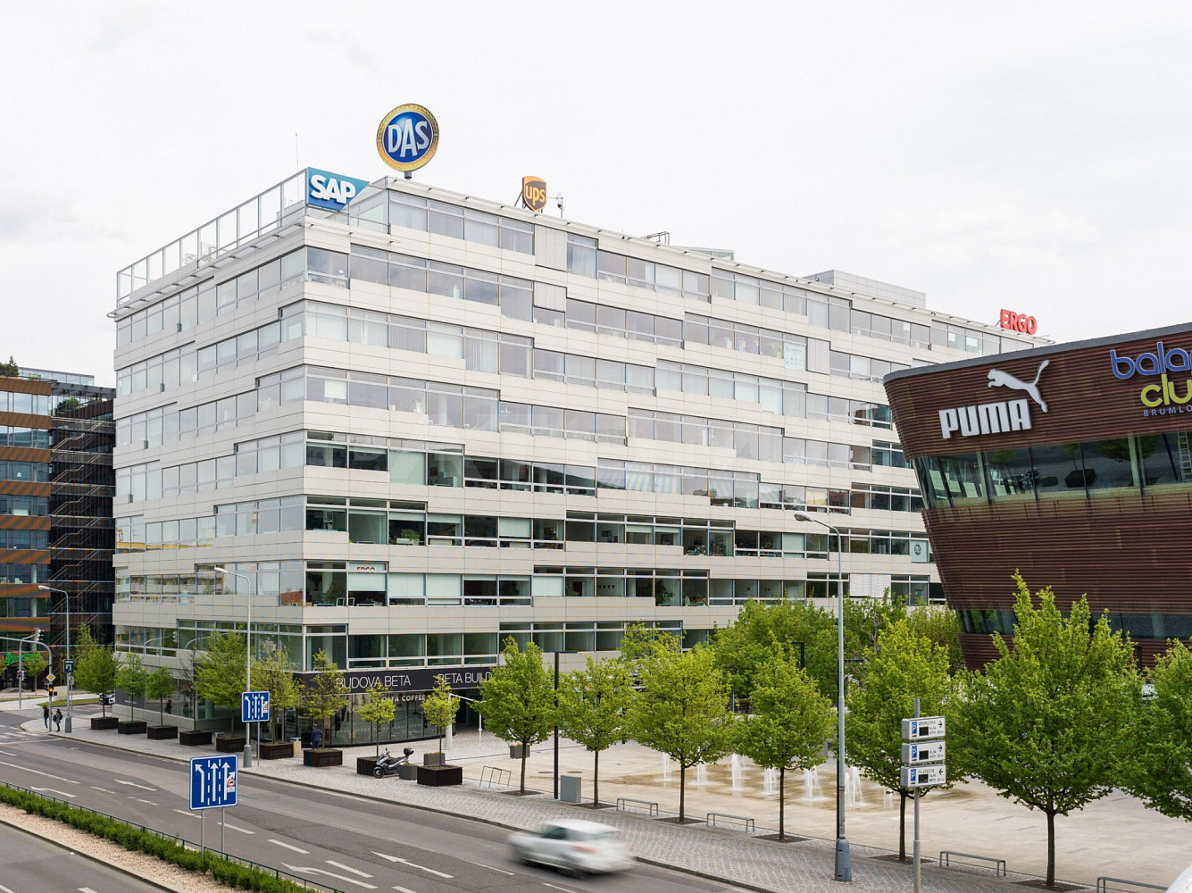 Pronájem kanceláře 743 m²