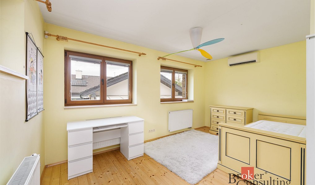 Prodej domu 256 m² s pozemkem 844 m², Jesenice – náhled fotky 11