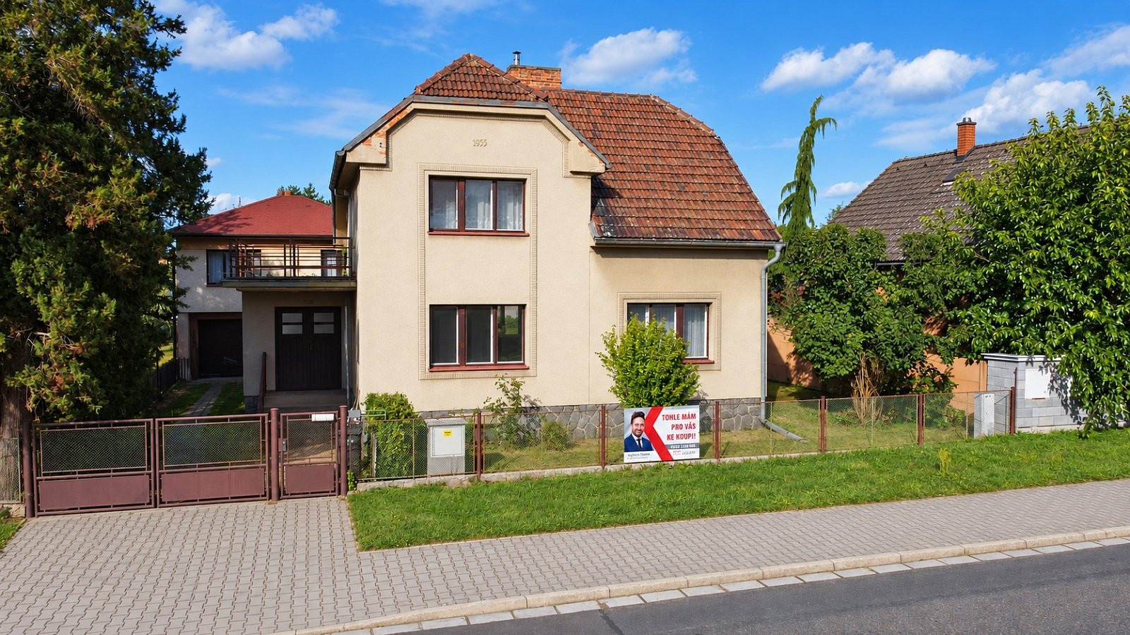 Prodej domu 258 m² s pozemkem 888 m² – fotografie 2