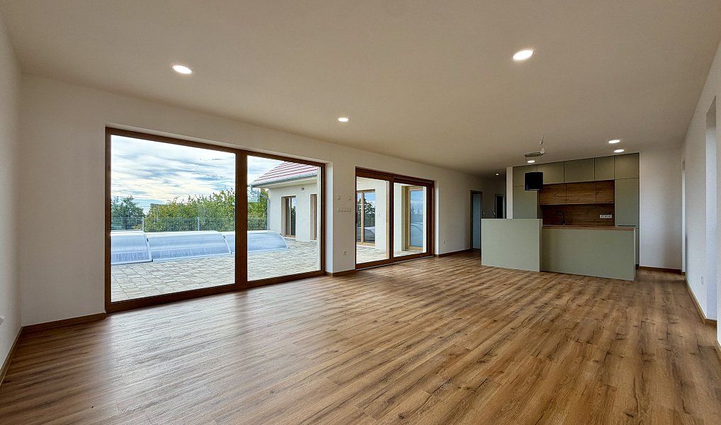 Prodej domu 175 m² s pozemkem 800 m², Vrbovec – náhled fotky 6