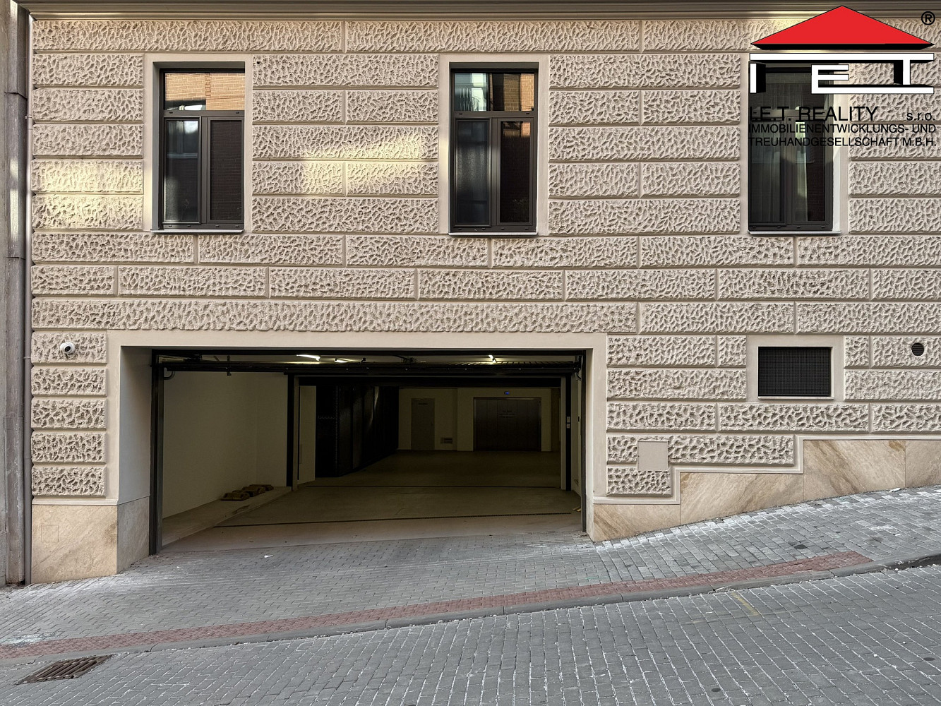 Pronájem garážového stání 10 m2, brno - staré brno — photo 3