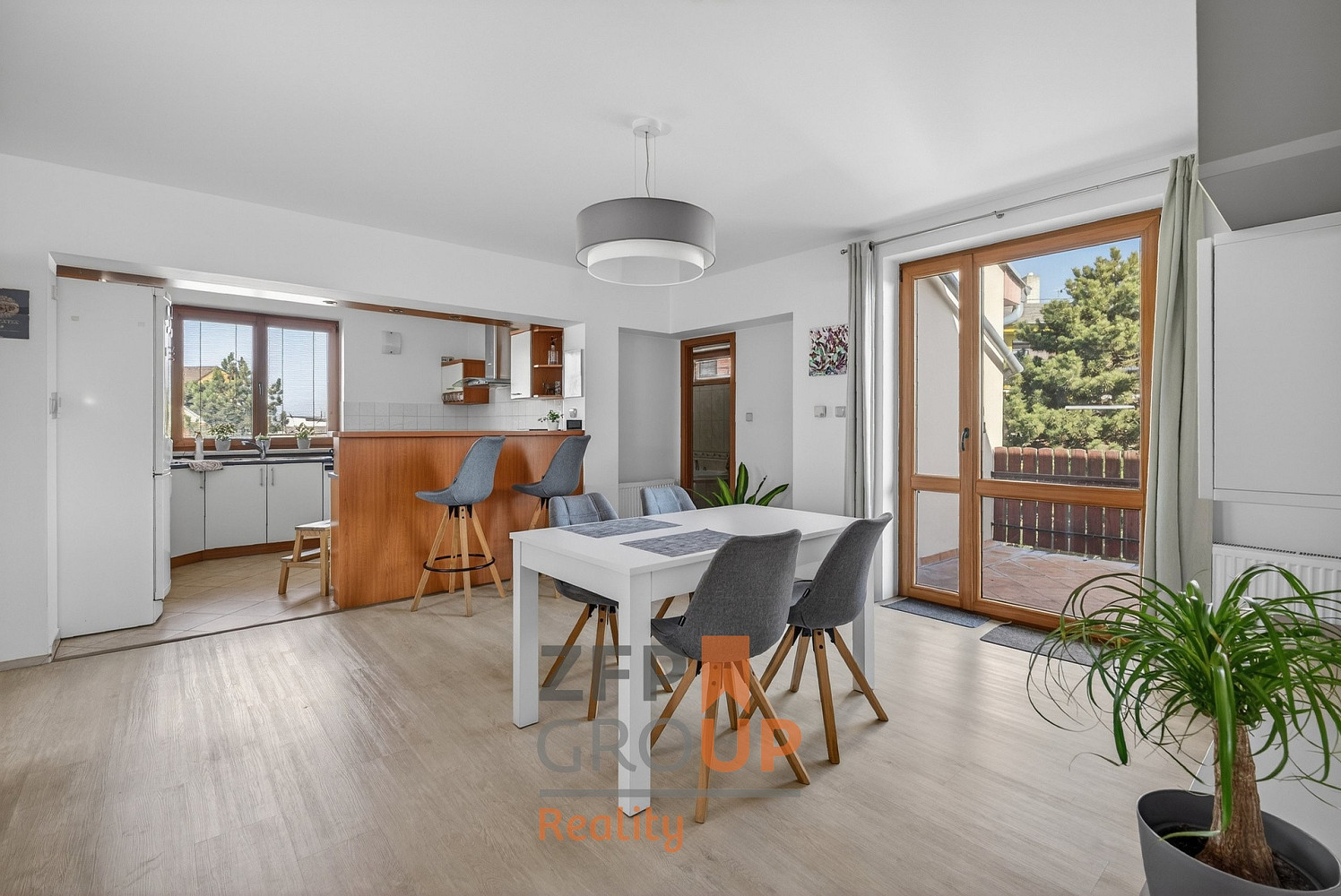 Prodej domu 202 m² s pozemkem 906 m² – fotografie 3