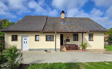 Pronájem domu 110 m² s pozemkem 513 m², Na Návsi, Pyšely - Zaječice, okres Benešov