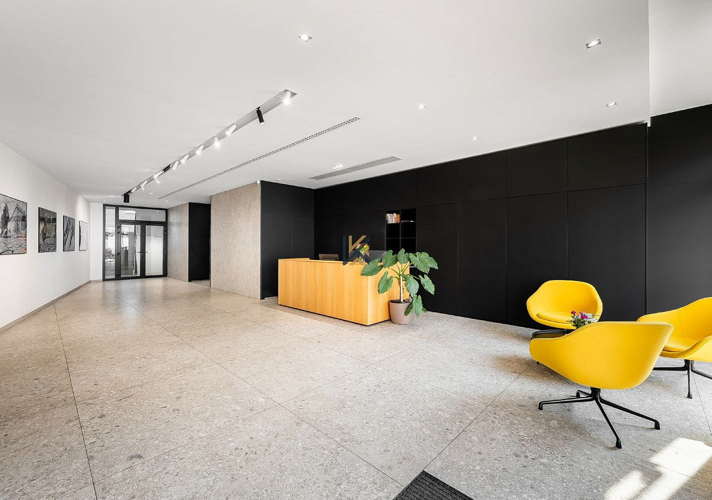 Pronájem kanceláře 388 m² – fotografie 3