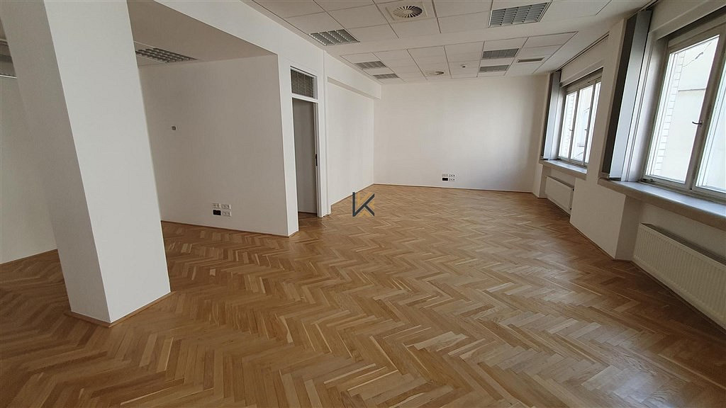 Pronájem kanceláře 194 m² — photo 2