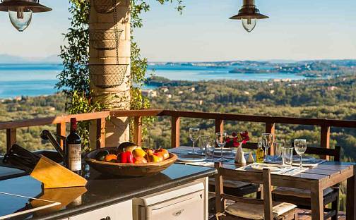 Prodej vily 296 m² s pozemkem 5 350 m², Korfu, Jónské Ostrovy, Řecko