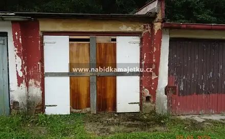 PODÍL 1/2 NA GARÁŽI VČ. POZEMKU P. Č. 444/245 V K.