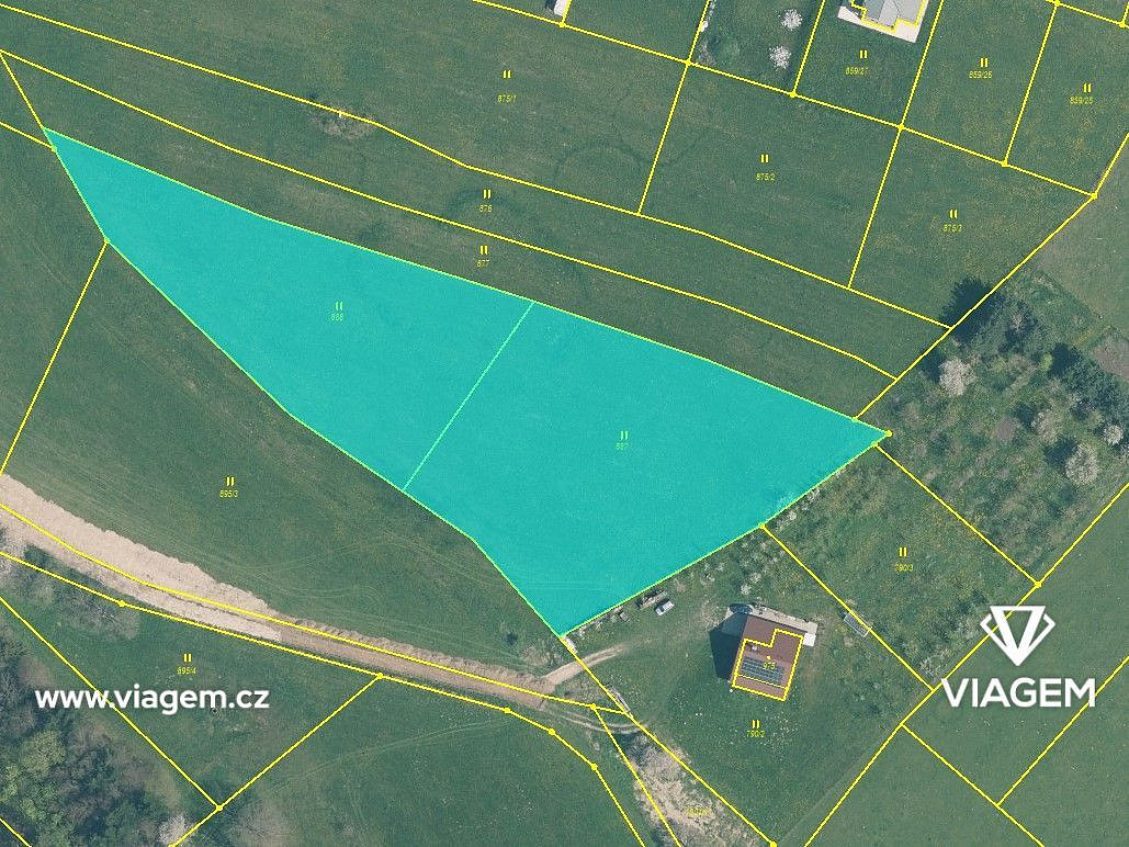 Prodej stavebního pozemku 1 305 m²