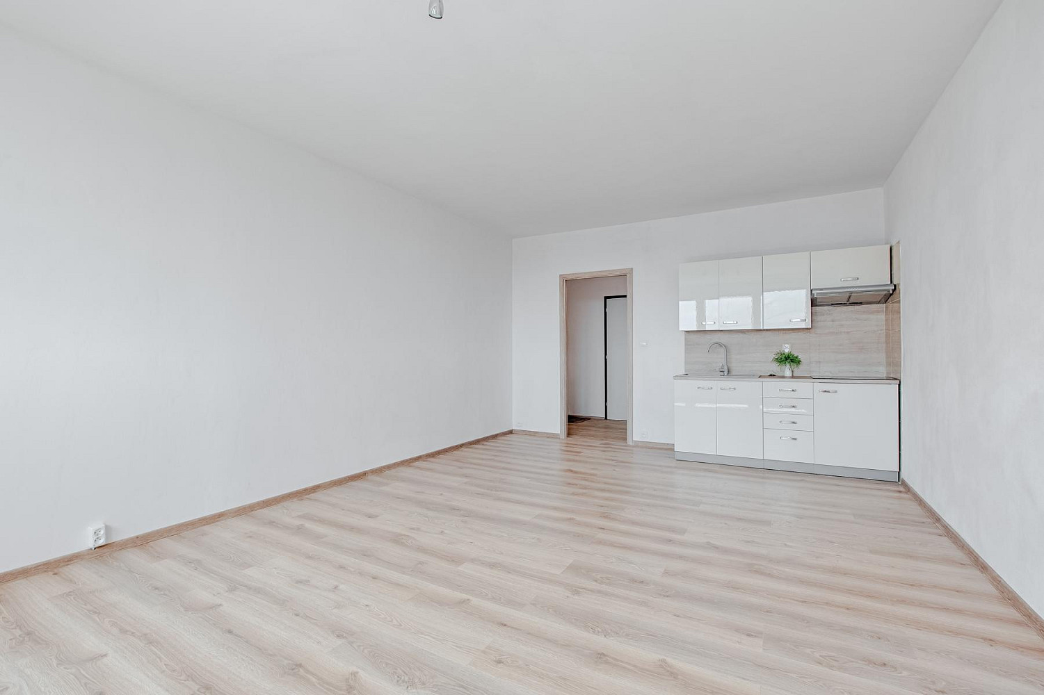 Pronájem bytu 1+kk 33 m² – fotografie 2