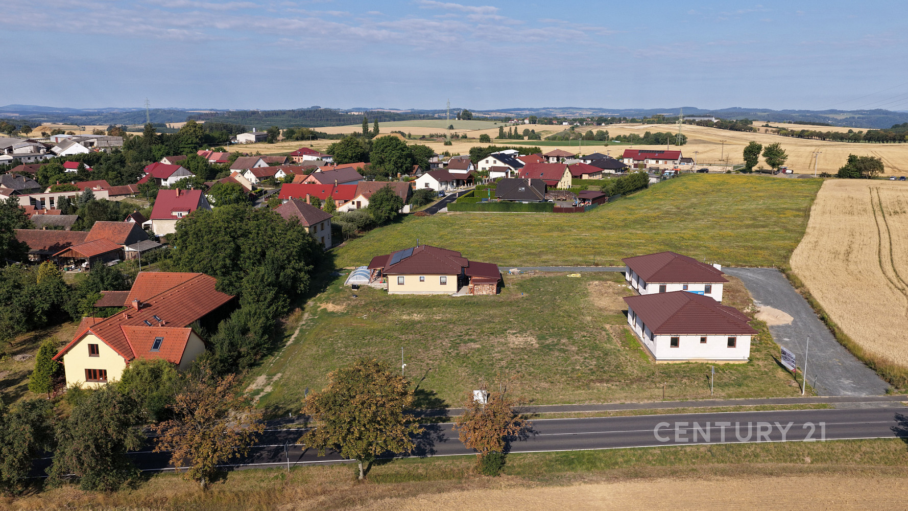 Prodej stavebního pozemku 965 m² – fotografie 3