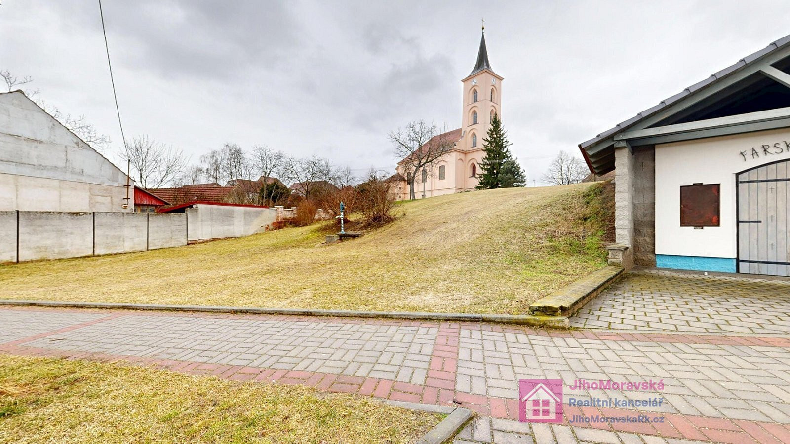 Prodej stavebního pozemku 444 m² – pohled 2