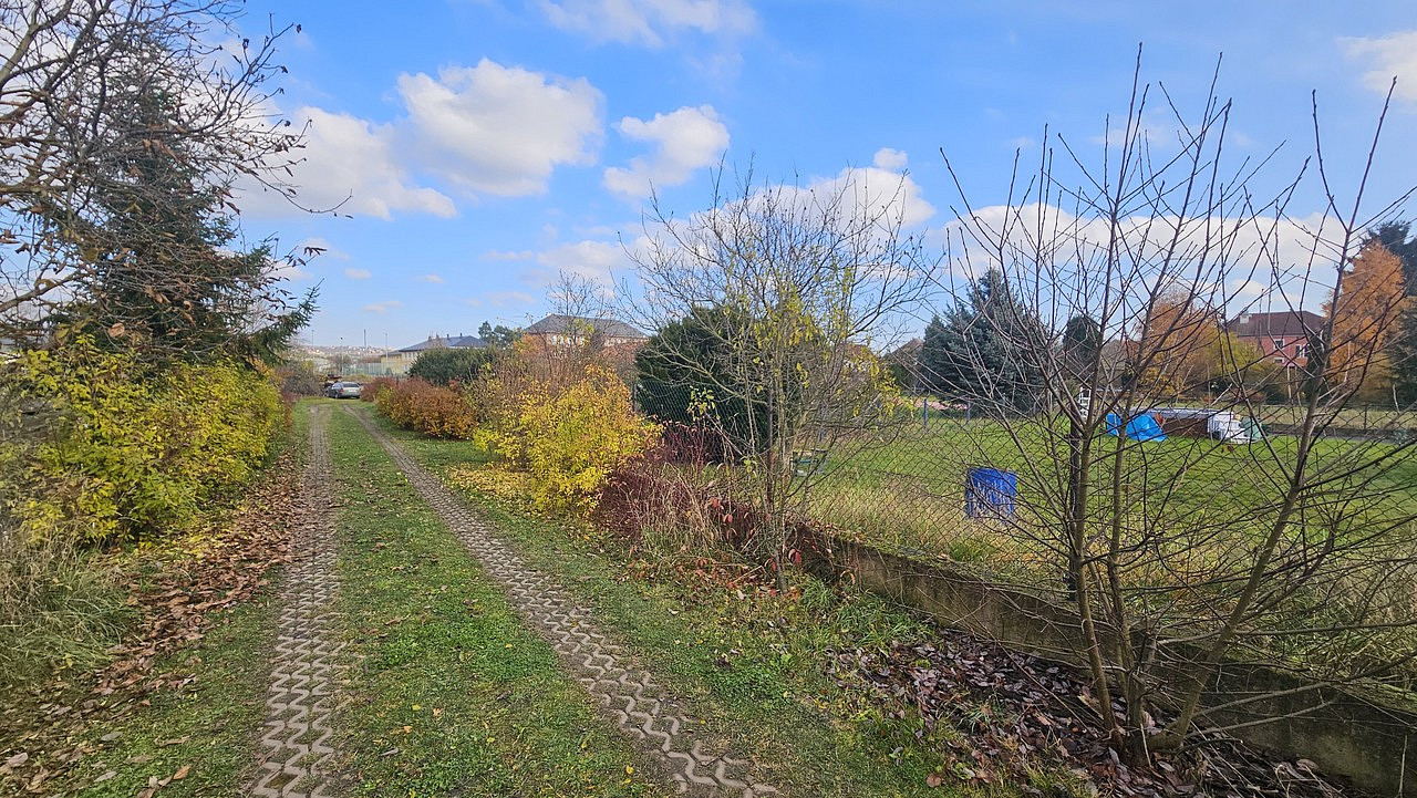 Prodej stavebního pozemku 1 727 m² – fotografie 2