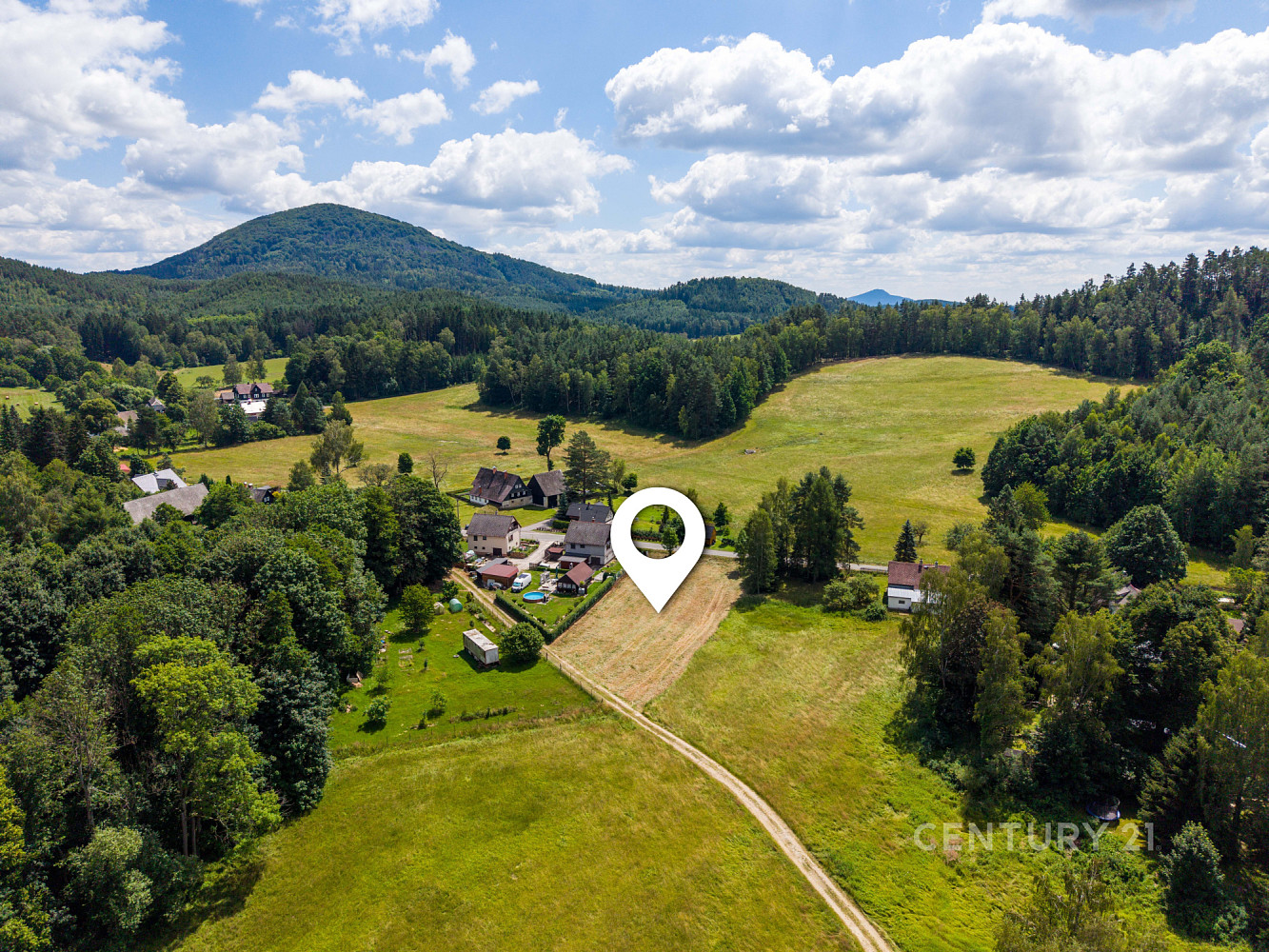 Prodej stavebního pozemku 1 943 m² – fotografie 2