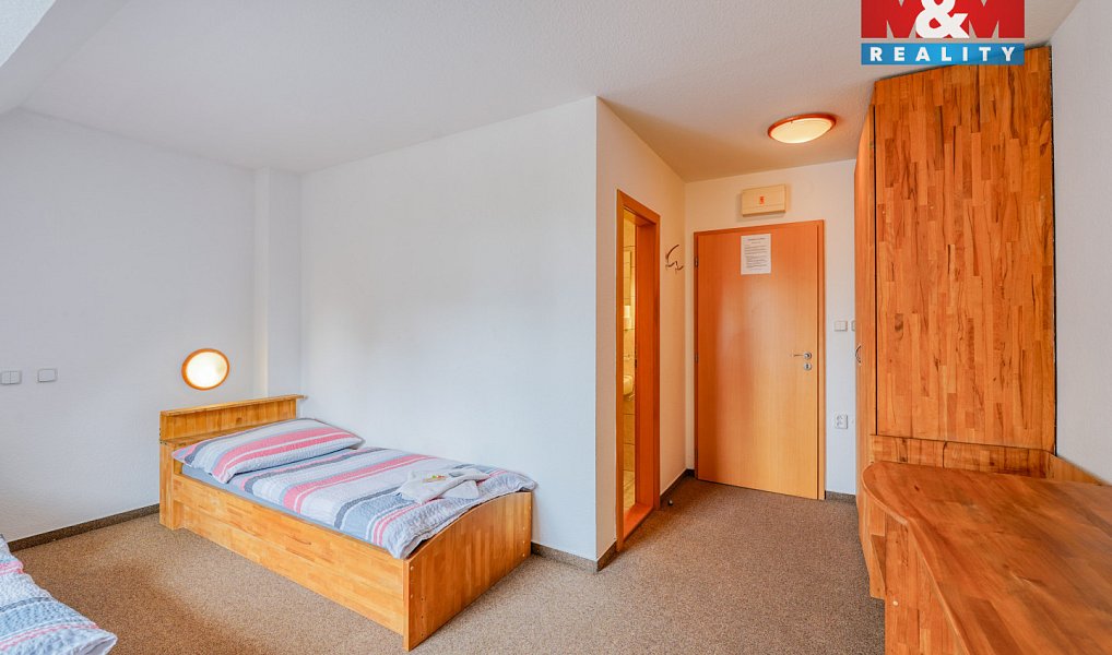 Prodej ubytovacího objektu 689 m², Žihle – náhled fotky 11