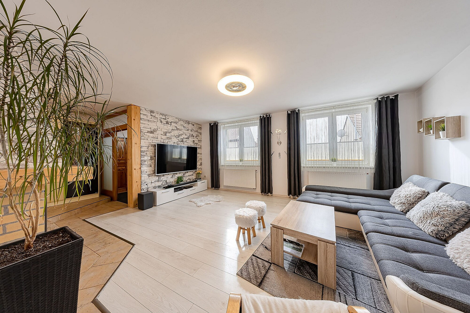 Prodej domu 247 m² s pozemkem 512 m² — photo 2