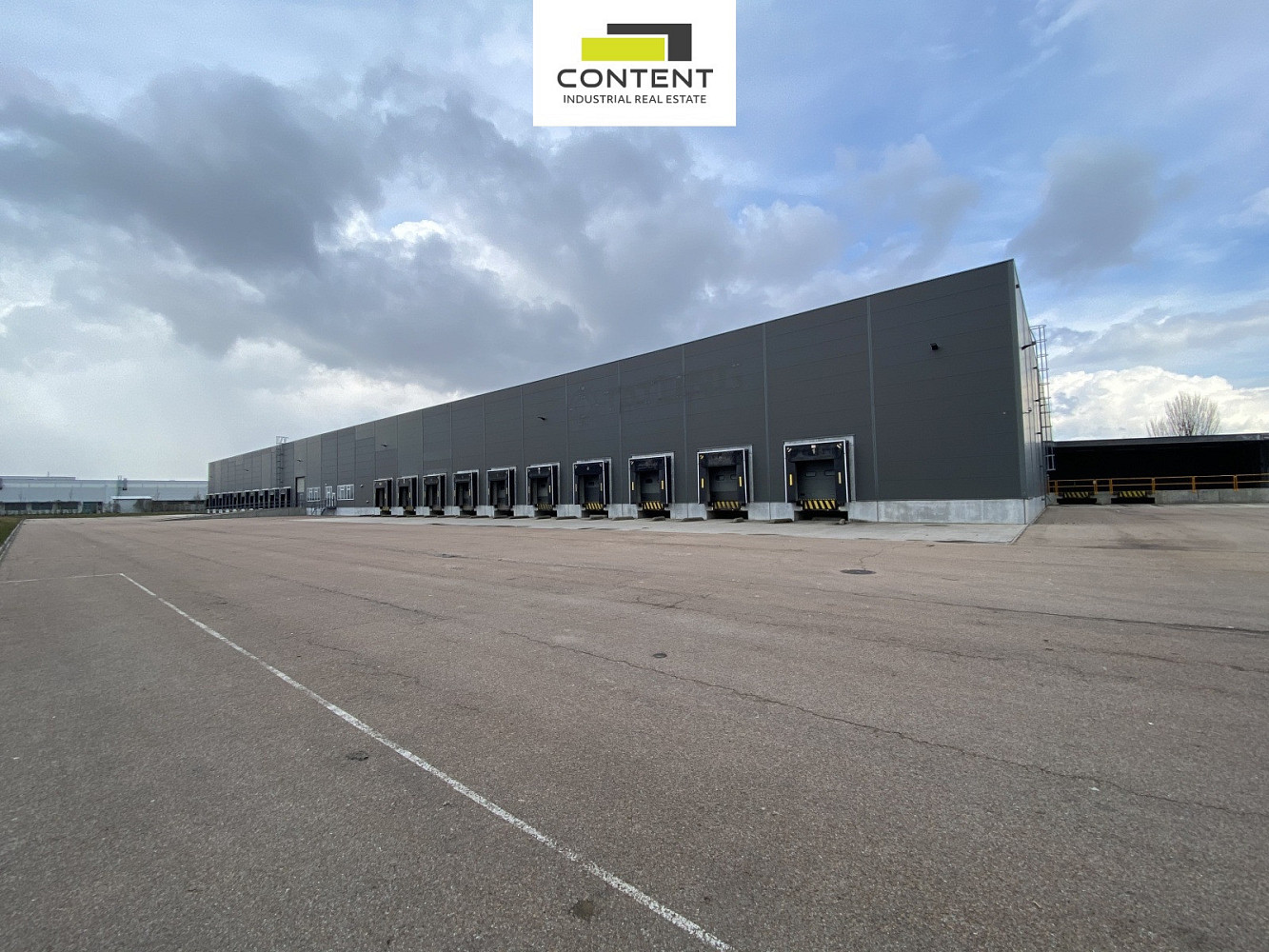 Pronájem skladovacích prostor 2 390 m² – fotografie 2