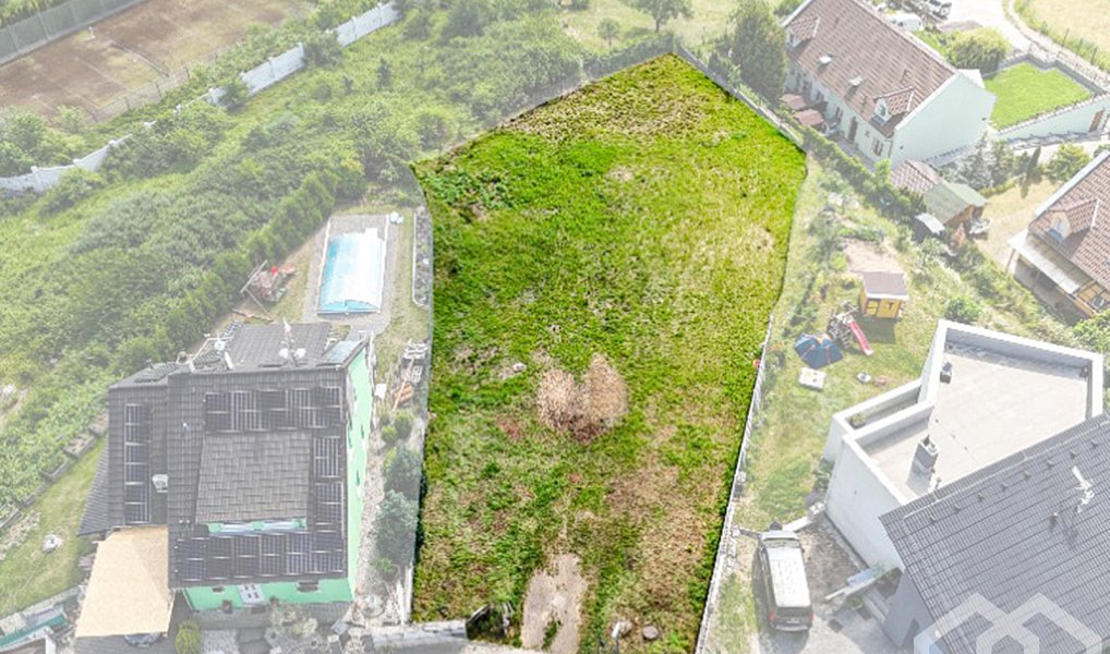 Prodej stavebního pozemku 1 110 m², Králův Dvůr – náhled fotky 3