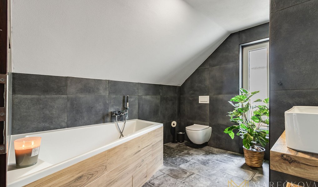 Prodej domu 178 m² s pozemkem 808 m², Brnířov – náhled fotky 3