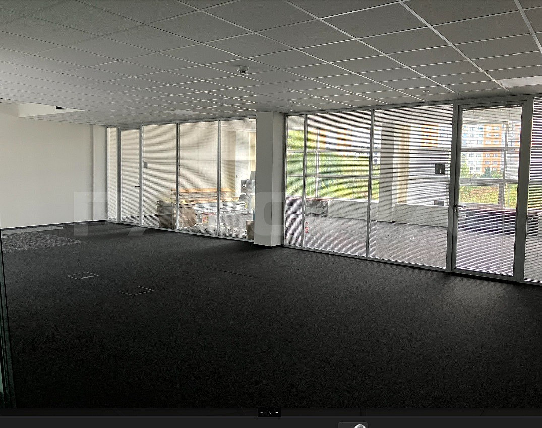 Pronájem kanceláře 235 m² – fotografie 5