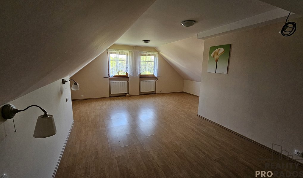 Prodej domu 369 m² s pozemkem 1 010 m², Jesenice – náhled fotky 14