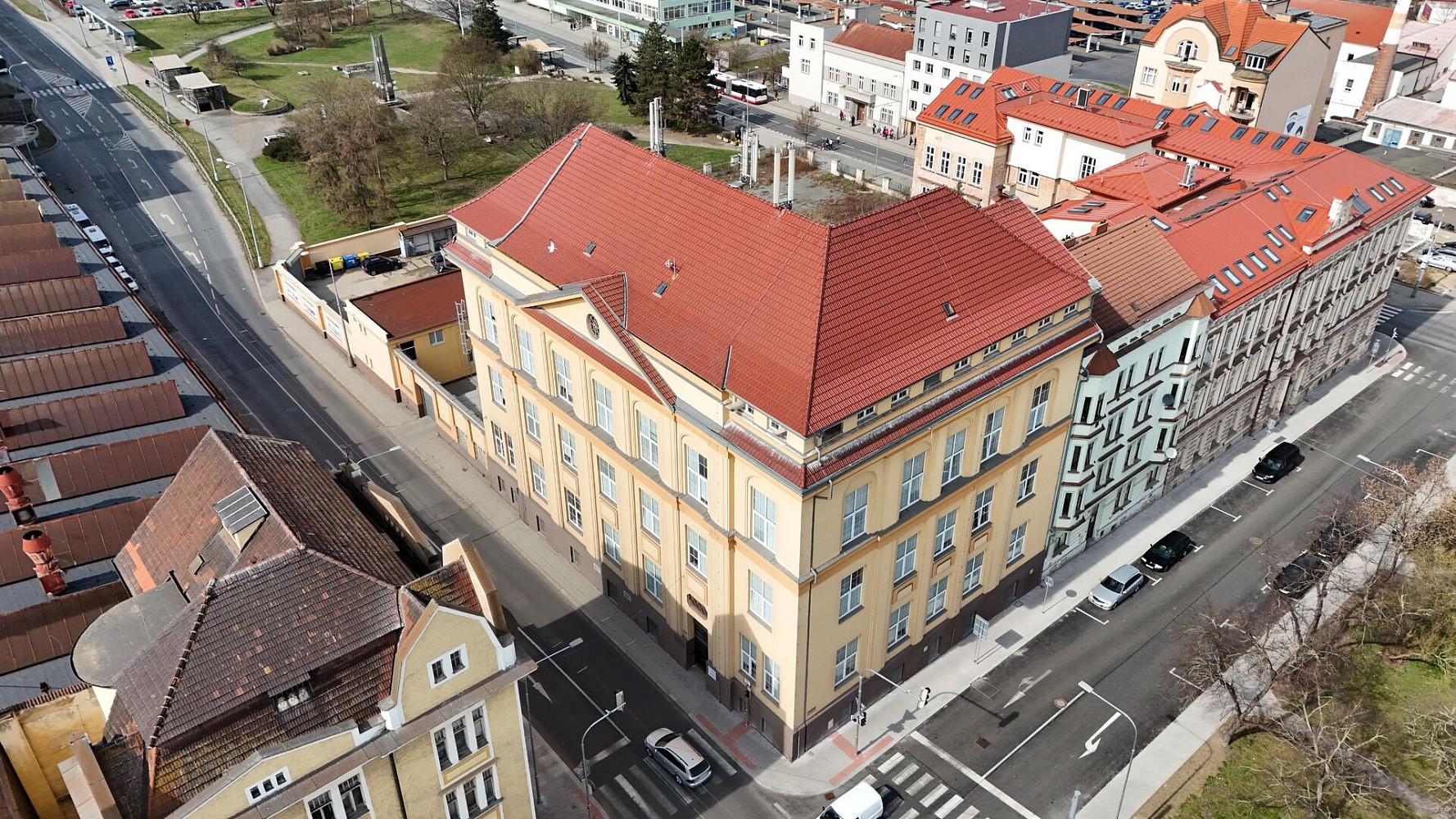 Prodej komerčního objektu (jiného typu) 3 843 m²
