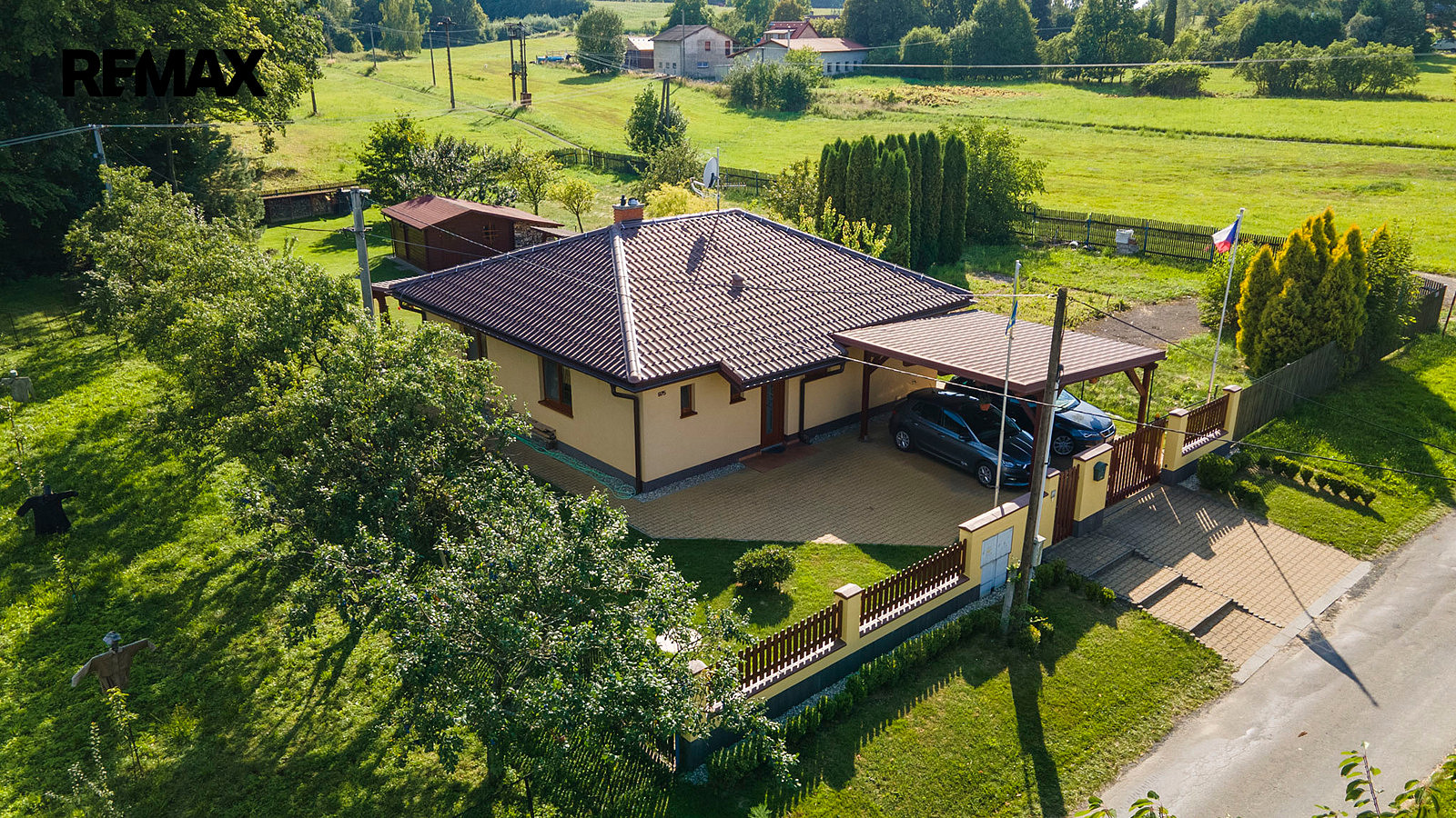 Prodej domu 80 m² s pozemkem 1 075 m² — photo 2