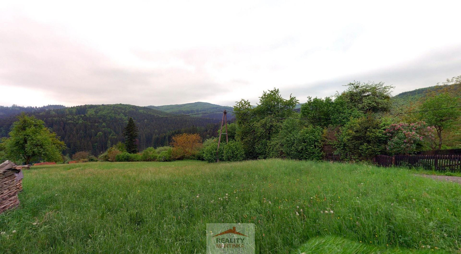 Prodej stavebního pozemku 2 166 m²