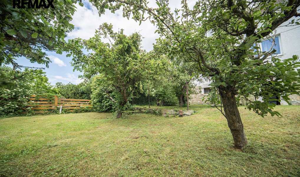 Prodej stavebního pozemku 705 m², Praha – náhled fotky 2