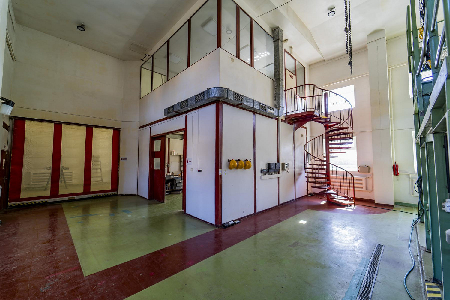 Prodej výrobních prostor 861 m² – fotografie 3