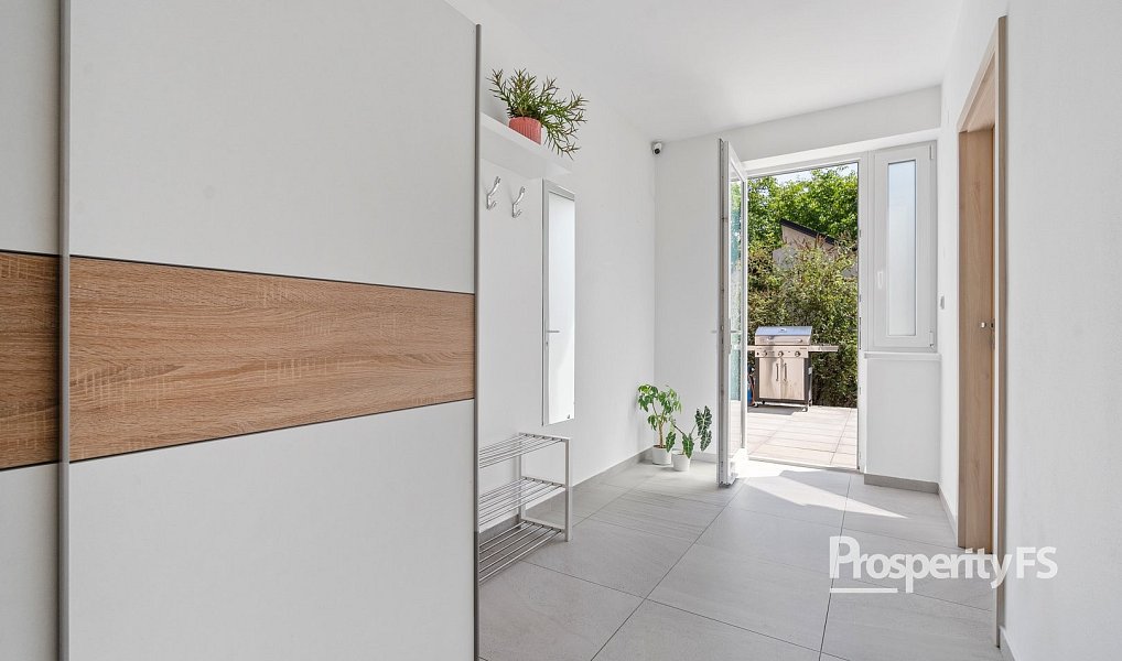 Prodej domu 176 m² s pozemkem 647 m², Knínice – náhled fotky 27