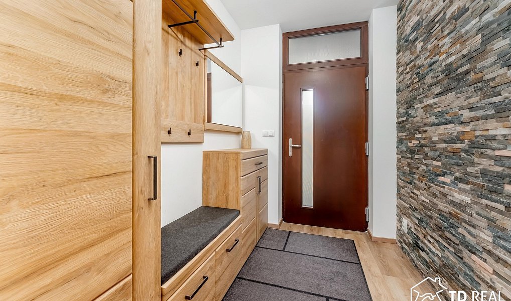 Prodej domu 207 m² s pozemkem 1 077 m², Syrovice – náhled fotky 44