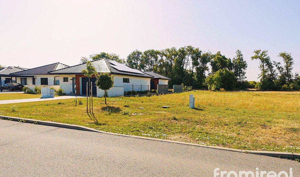 Prodej stavebního pozemku 726 m², Cvrčovice – náhled fotky 2