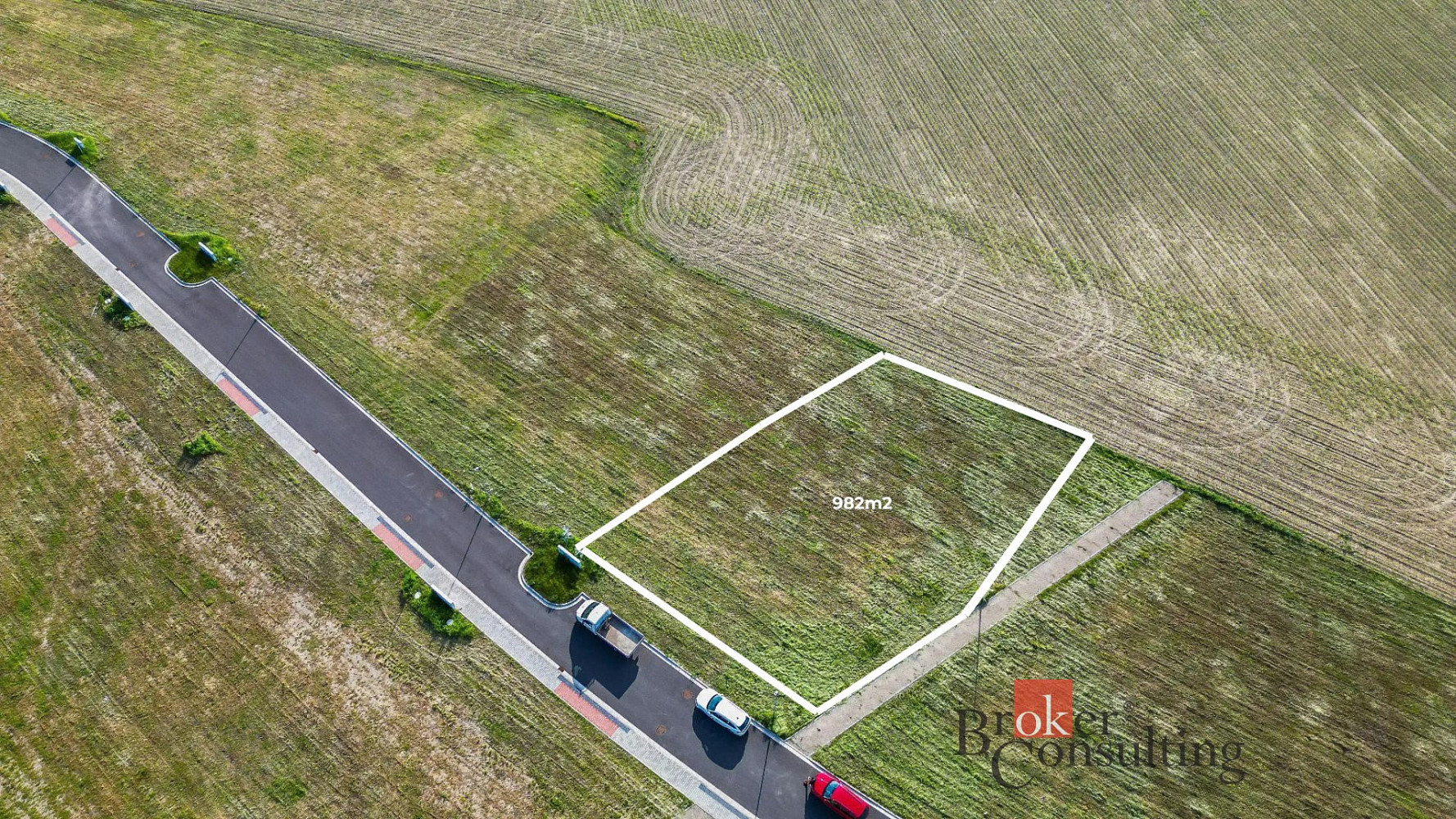 Prodej stavebního pozemku 982 m² – fotografie 2