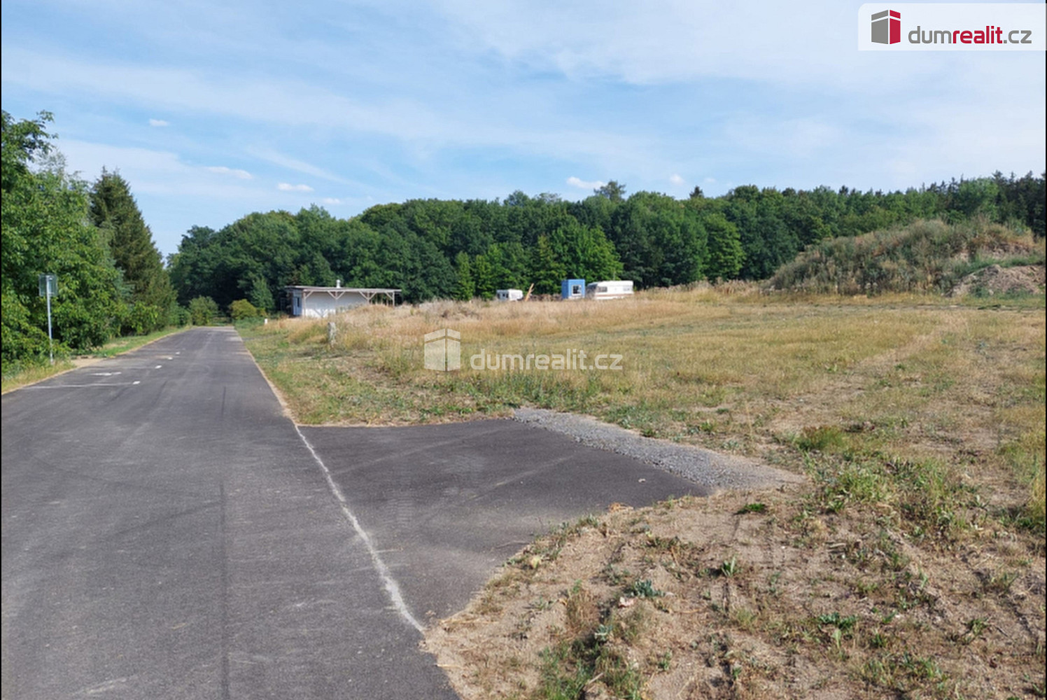 Prodej stavebního pozemku 1 255 m²