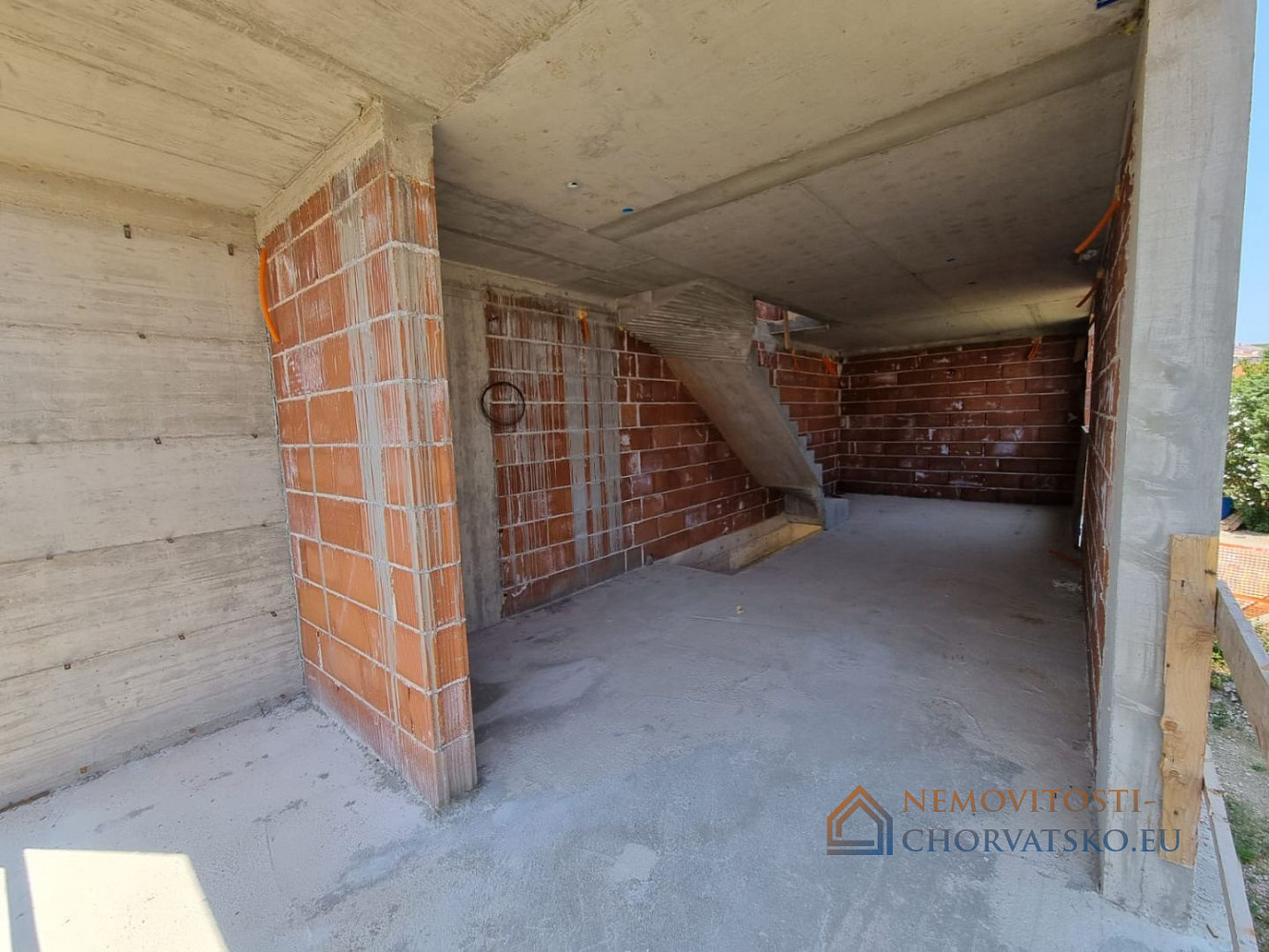 Prodej bytu 2+kk 90 m² – pohled 3