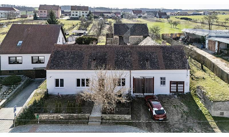 Prodej domu 180 m² s pozemkem 2 727 m²