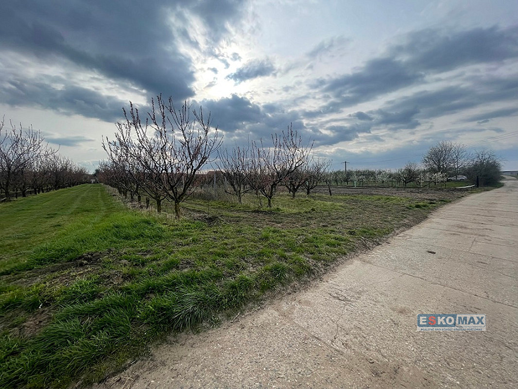 Prodej stavebního pozemku 1 491 m² – fotografie 2
