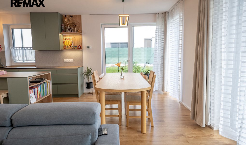 Pronájem domu 161 m² s pozemkem 403 m², Praha – náhled fotky 2