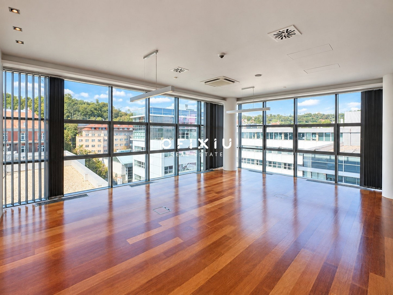 Pronájem kanceláře 1 500 m²