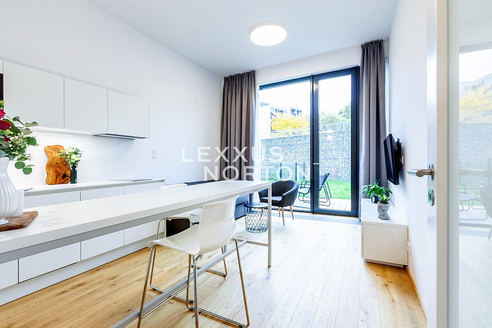 Pronájem bytu 1+kk 29 m² – pohled 2