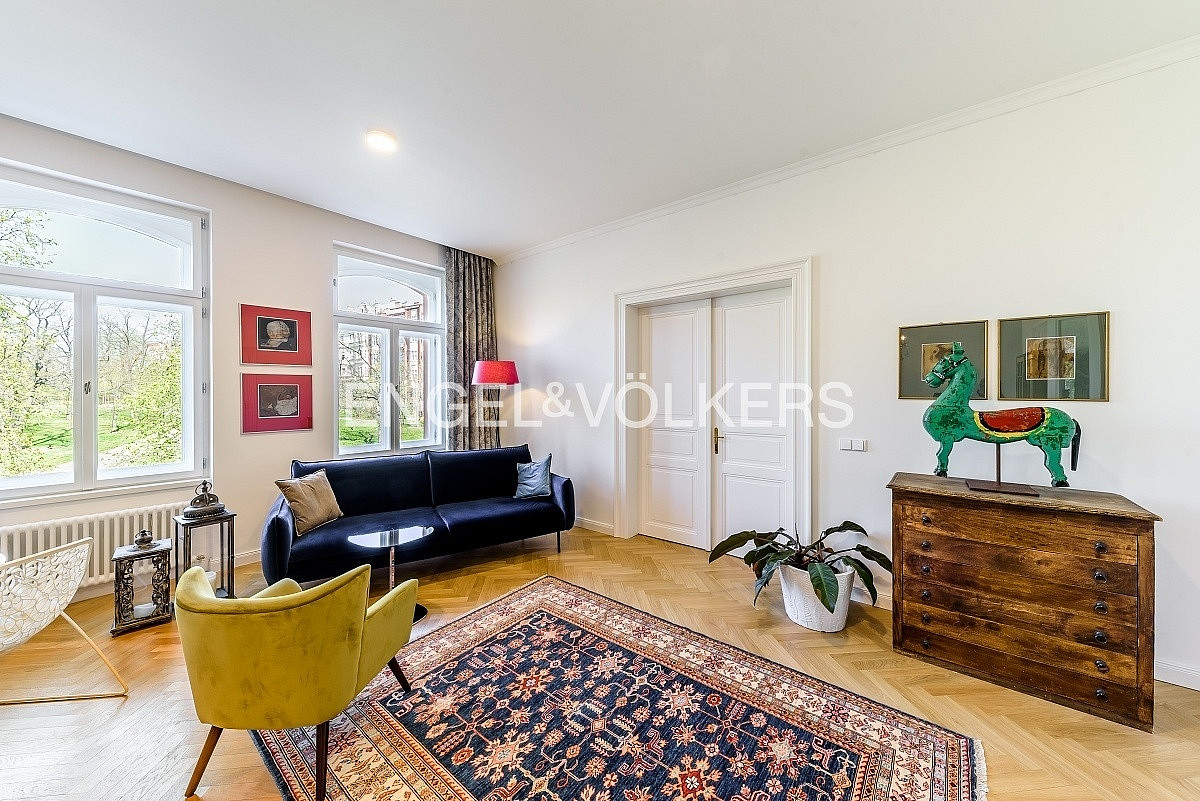 Pronájem bytu 3+kk 138 m² — photo 2