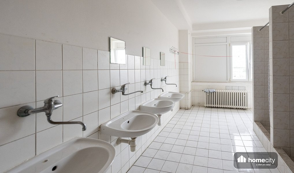 Prodej ubytovacího objektu 1 660 m², Hradec Králové – náhled fotky 31