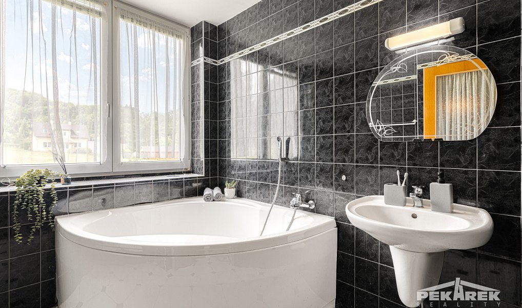 Prodej ubytovacího objektu 1 400 m², Samopše – náhled fotky 21