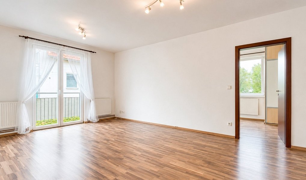 Prodej bytu 2+1 66 m², Nupaky – náhled fotky 4